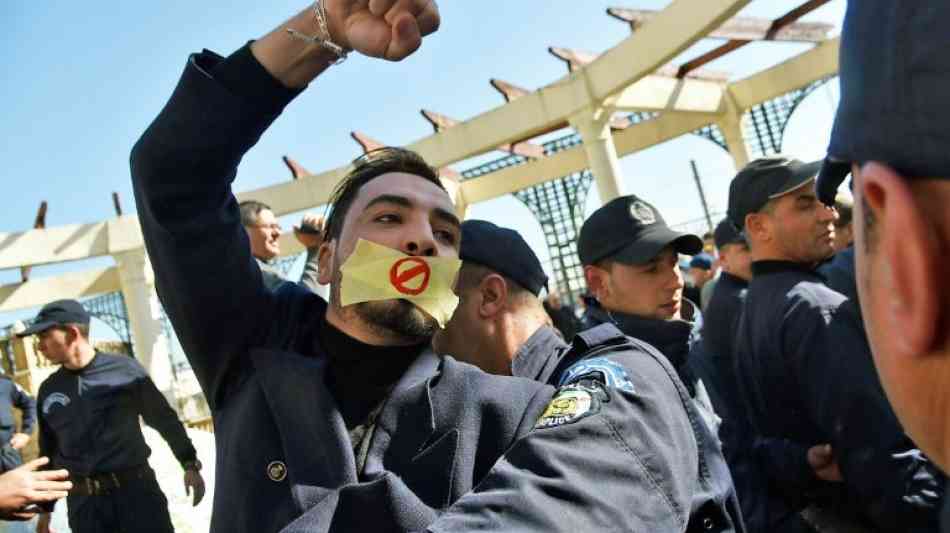Etwa ein Dutzend Festnahmen bei Journalisten-Demo in Algerien
