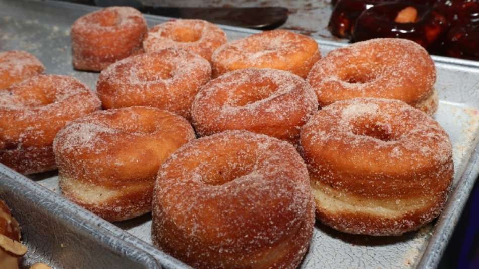 Mann bricht in Polizeiwache ein und spendiert eine Runde Donuts