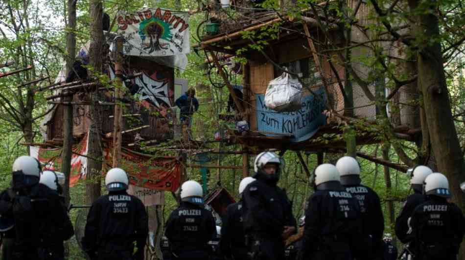 NRW-Innenminister Reul verteidigt Räumungsaktionen im Hambacher Forst