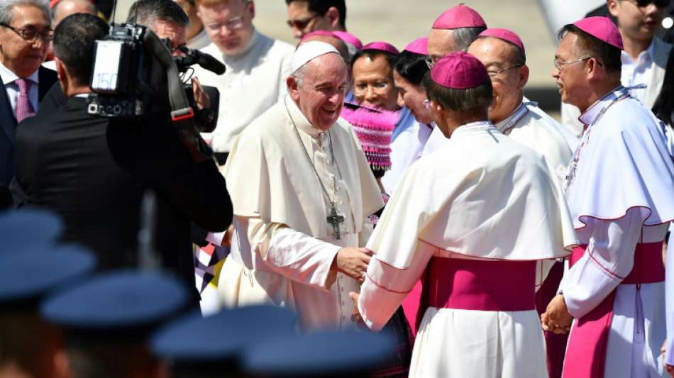 Papst Franziskus zum Auftakt von Asien-Reise in Thailand eingetroffen