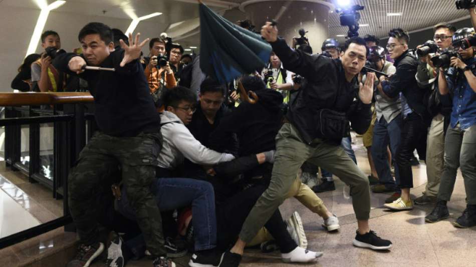 Zusammenstöße und Krawalle in Einkaufszentren in Hongkong