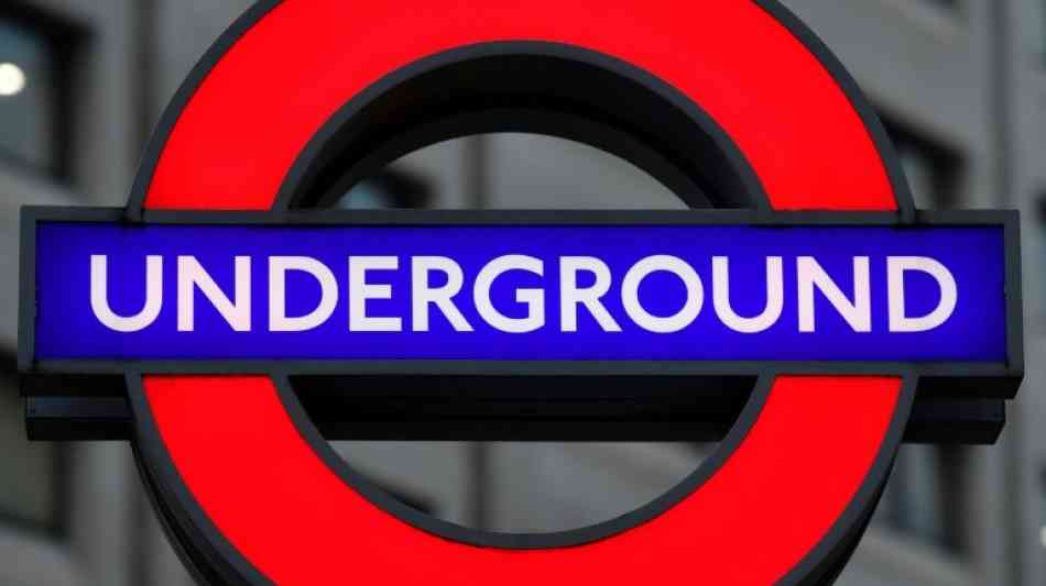 Familie stürzt in London auf U-Bahn-Gleise und überlebt