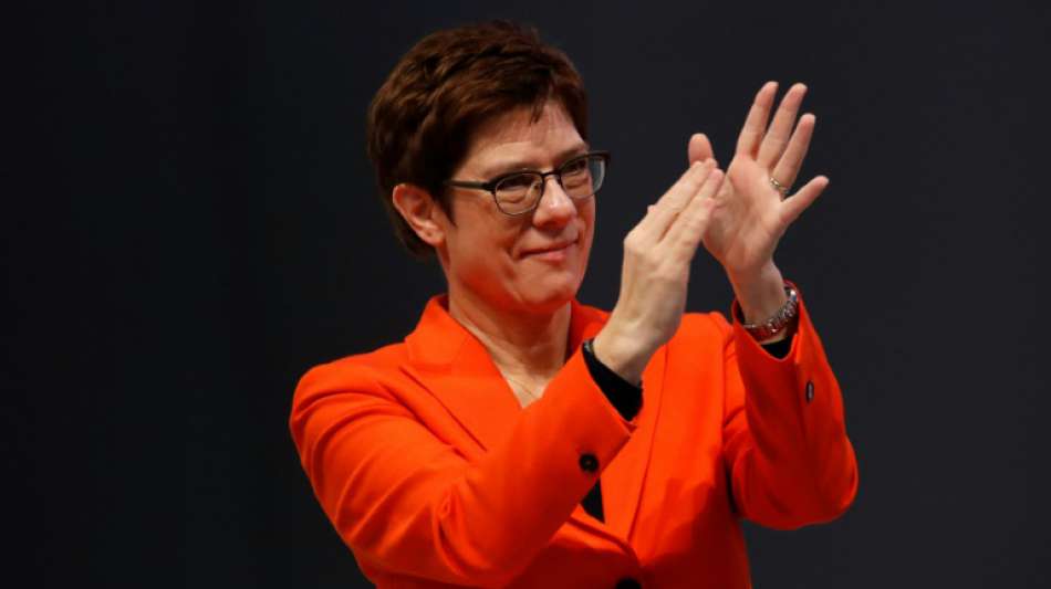 Kramp-Karrenbauer bemüht sich um stärkere Einbindung von Merz in die CDU