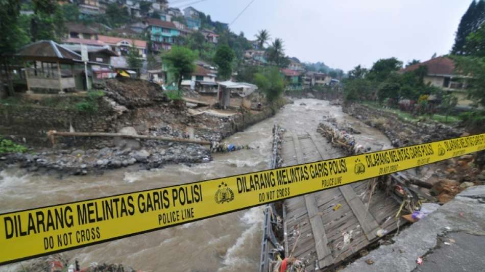 Fast 40 Tote nach Überschwemmungen und Erdrutschen in Indonesien