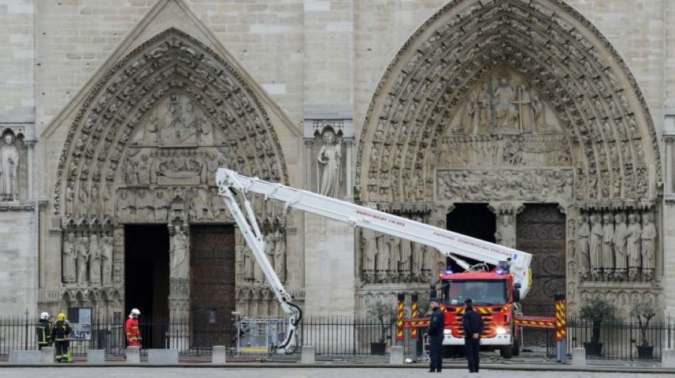 Großbrand in Pariser Kathedrale Notre-Dame komplett gelöscht