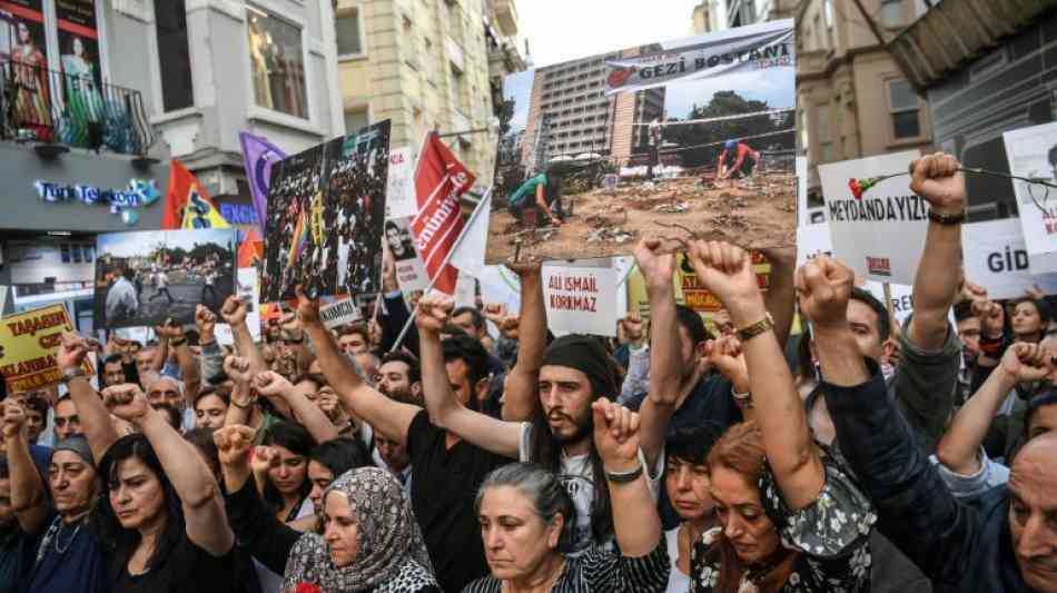 Demonstranten erinnern in Istanbul an Anti-Erdogan-Proteste vor f