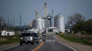 Landwirt in den USA schneidet sich selber das Bein ab