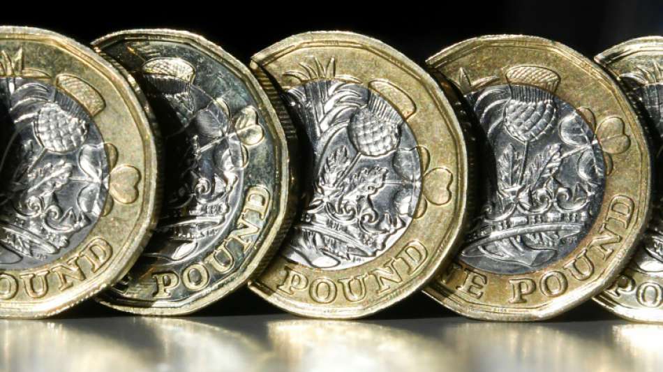 Britisches Pfund fällt auf tiefsten Stand seit drei Jahren