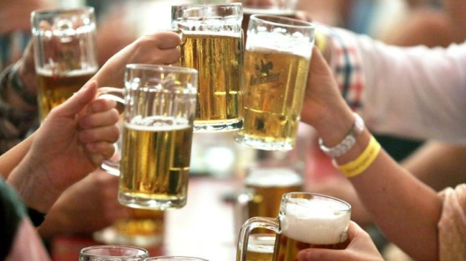 Gesundheit: Bundeszentrale warnt vor Alkoholkonsum bei Hitze