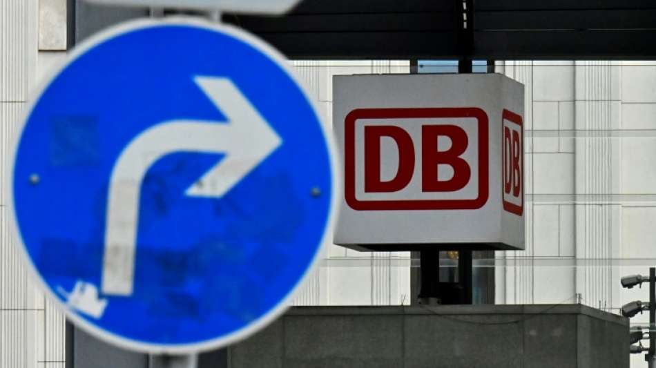 Bahn-Beschäftigte demonstrieren für mehr Geld vom Bund für die Schiene