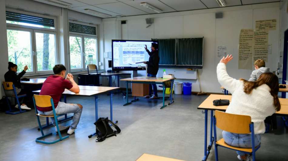 Karliczek unterzeichnet Sofortprogramm für digitale Ausstattung von Schulen