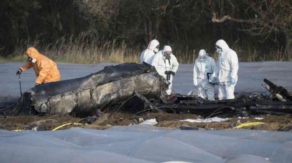 Ursache für Flugzeugabsturz mit drei Toten in Hessen weiter unklar