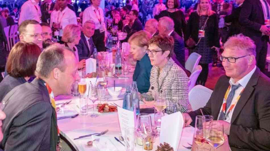 Kramp-Karrenbauer will womöglich Nummer aus Telefonbuch streichen lassen