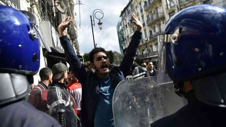 Tausende Studenten protestieren gegen fünfte Kandidatur Bouteflikas in Algerien