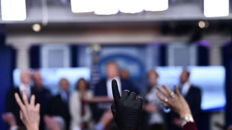 Trump machen hohe Einschaltquoten seiner Pressebriefings stolz