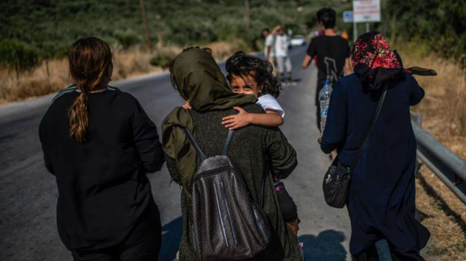 Griechenland verlegt 600 Flüchtlinge von Lesbos aufs Festland