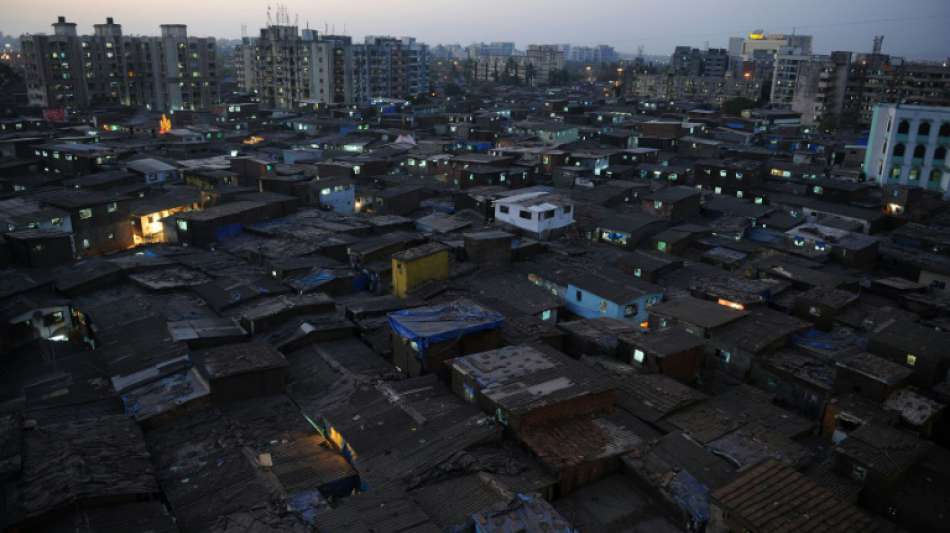 Indische Polizei riegelt wegen Coronavirus-Pandemie riesigen Slum in Mumbai ab