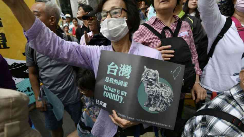 Zehntausende demonstrieren in Taipeh für Taiwans Unabhängigkeit von China 