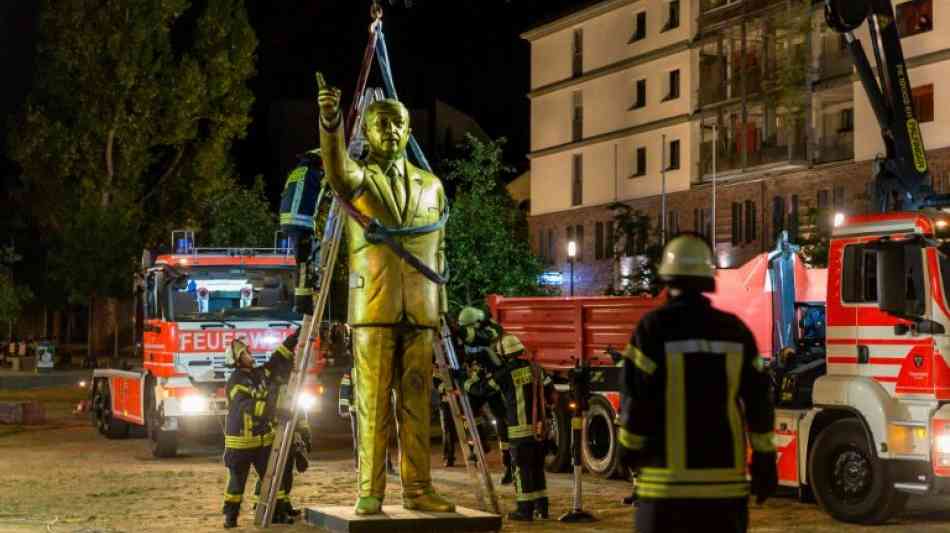 Riesige Erdogan-Statue von zentralem Platz in Wiesbaden entfernt