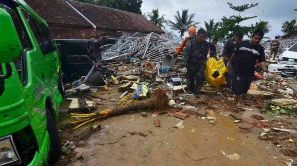 Zahl der Todesopfer nach Tsunami auf Indonesien steigt auf mindestens 222