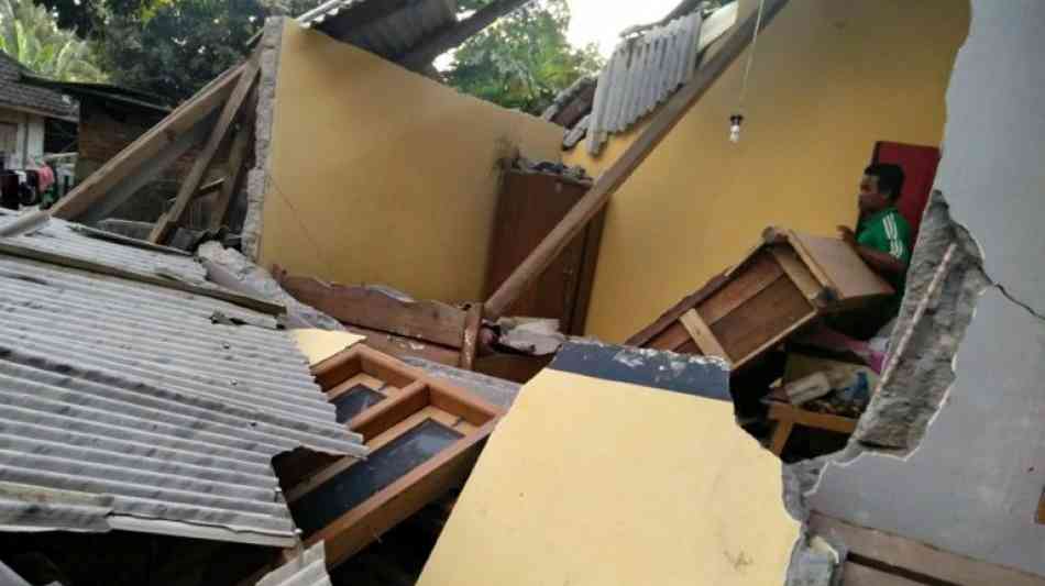 Mindestens zehn Tote bei Erdbeben auf indonesischer Ferieninsel Lombok