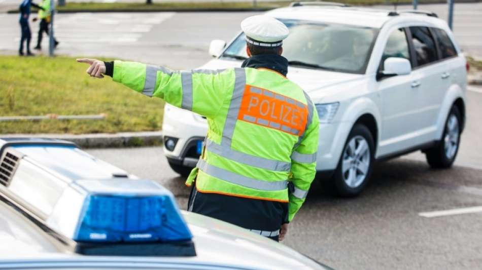 Kölner Polizei zieht völlig maroden Lieferwagen aus dem Verkehr