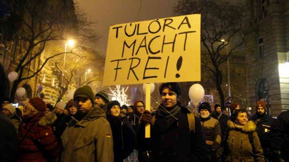 Protest gegen Orbans Politik treibt erneut tausende Ungarn auf die Straße