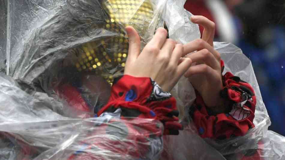 Hunderttausende Jecken trotzen Regen und Sturm am Rosenmontag