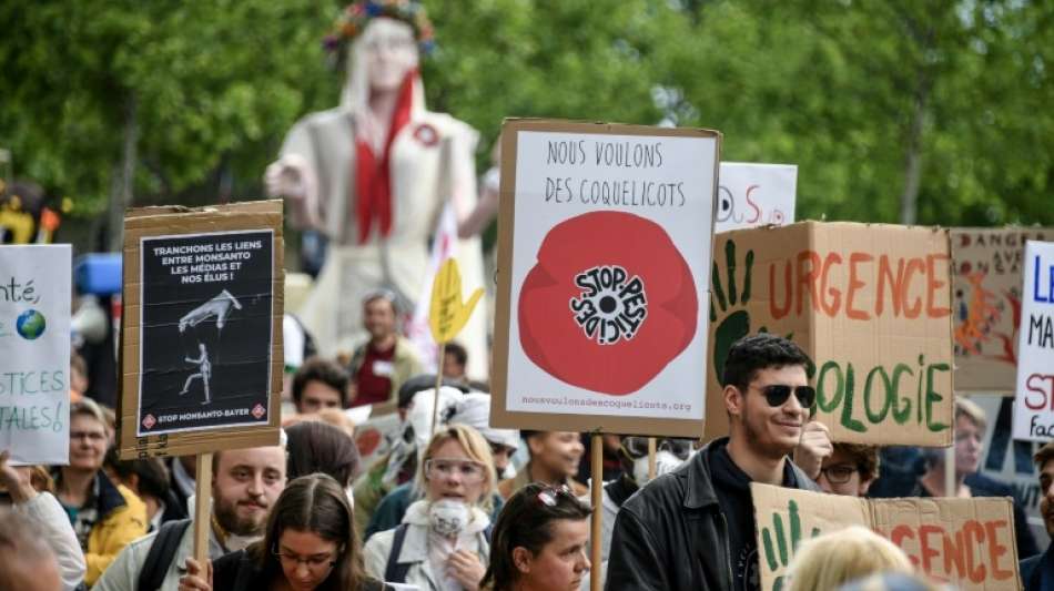 Tausende demonstrieren in Deutschland und Frankreich gegen Monsanto und Bayer