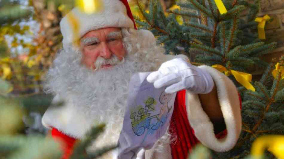 Weihnachtsmann kürt in Himmelpfort die drei schönsten Wunschzettel