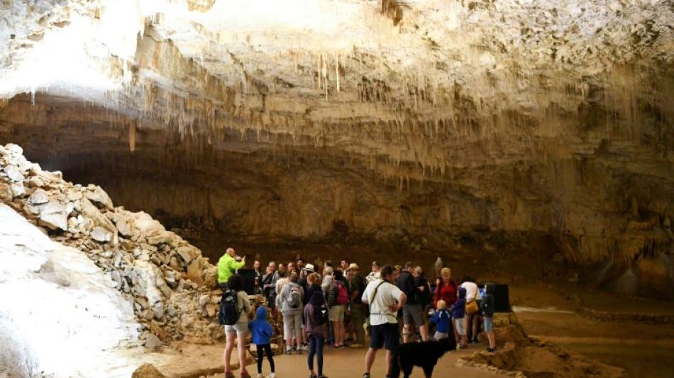 Sommer: Hitzewelle in Frankreich treibt Touristen in kühle Höhlen