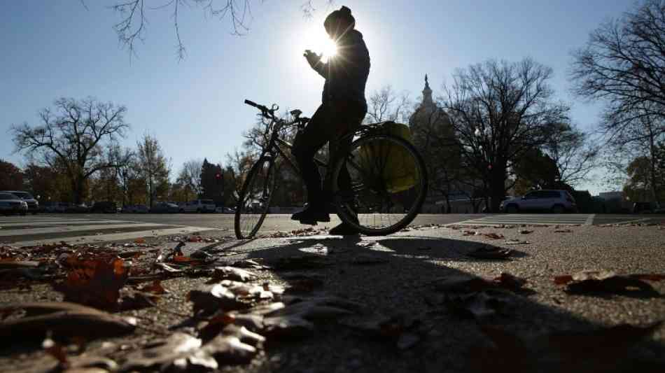 Unfalgefahr: Niederlande wollen Handys am Fahrrad-Lenker verbieten