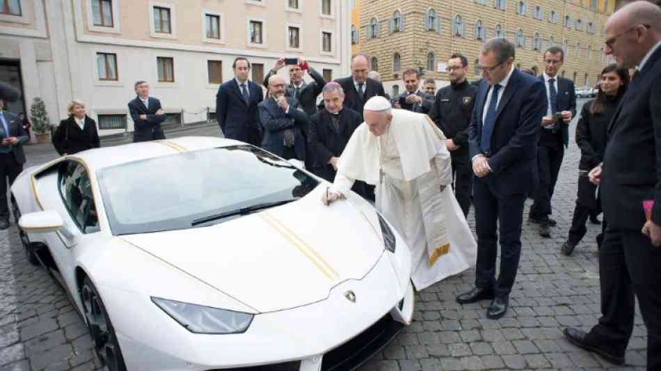 Von Papst gesegneter Lamborghini f