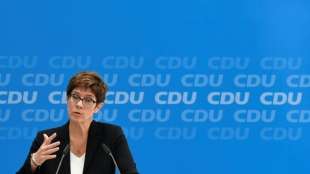 Kramp-Karrenbauer für Überprüfung der Niedrigzinspolitik der EZB