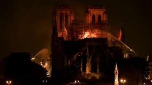 Paris unter Schock - Kathedrale Notre-Dame teilweise abgebrannt