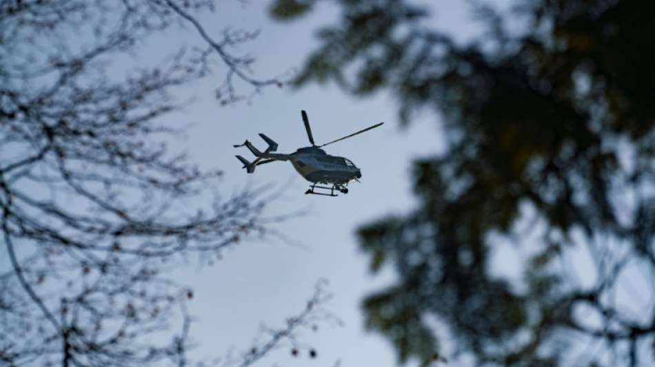 Polizeihubschrauber mit Wärmebildkamera entdeckt verängstigte Kinder auf Feld