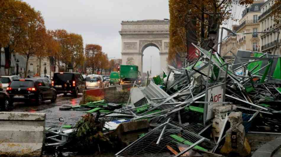 Randale bei Protesten der "Gelben Warnwesten" in Paris