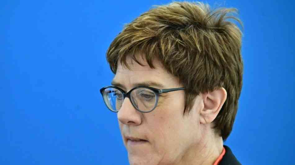 Kritik an Kramp-Karrenbauer wegen Karnevalswitz auf Kosten Intergeschlechtlicher