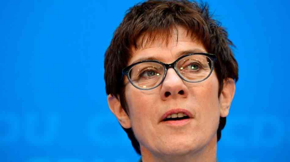 Kramp-Karrenbauer im Propagandastil gegen die AfD