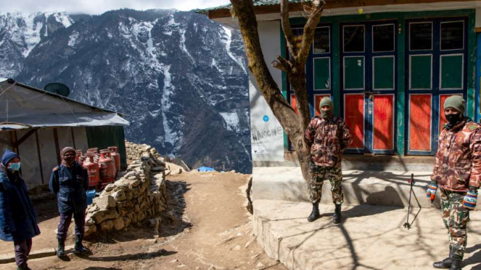 Rückholaktion für in Nepal gestrandete Touristen begonnen