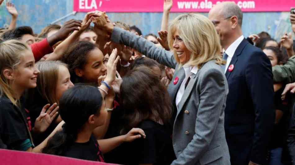 Frankreich: Brigitte Macron begr