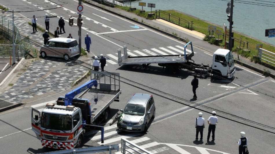 Auto fährt in Japan in Gruppe von Kindergartenkindern - zwei Kleinkinder getötet