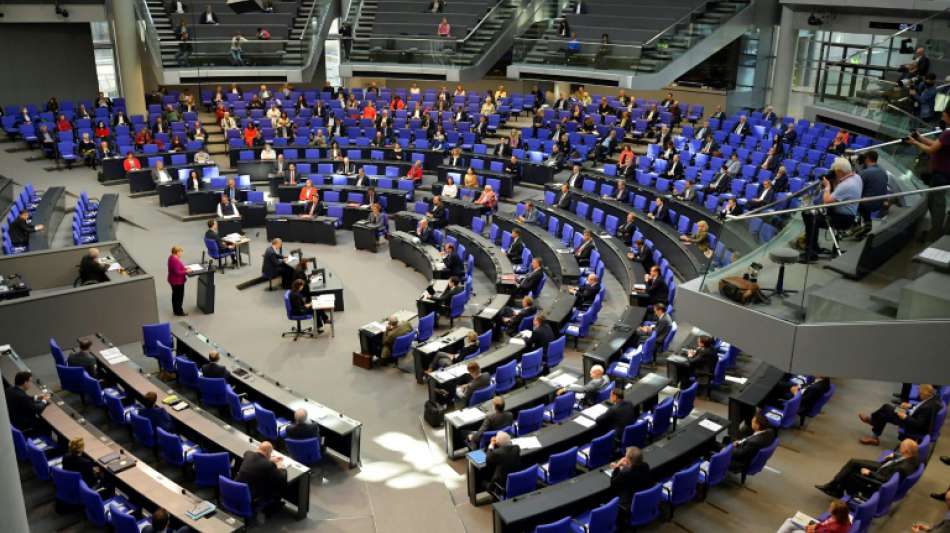 Bundestag berät über Klima und Hass im Internet