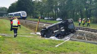 Autofahrer bei Zusammenstoß mit Regionalbahn in Niedersachsen getötet