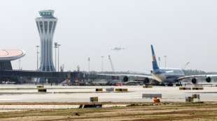 Peking testet seinen neuen Großflughafen mit Starts und Landungen 