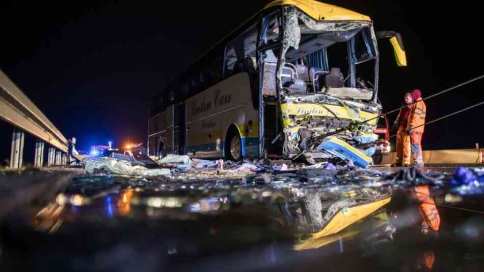 Belgischer Reisebus in Bayern verungl