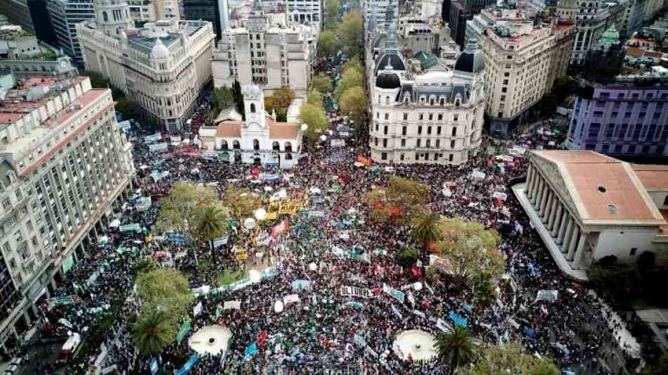 Zehntausende protestieren in Argentinien gegen Sparvorgaben des IWF