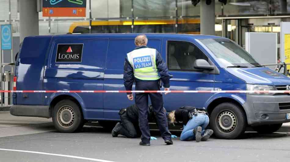 Ein Schwerverletzter bei Überfall auf Geldtransporter am Kölner Flughafen