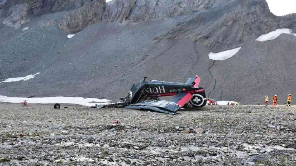 Alle 20 Insassen bei Absturz von Oldtimer-Flugzeug in Schweizer Alpen get
