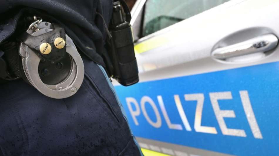 Mann in Berliner Café durch Schüsse lebensgefährlich verletzt